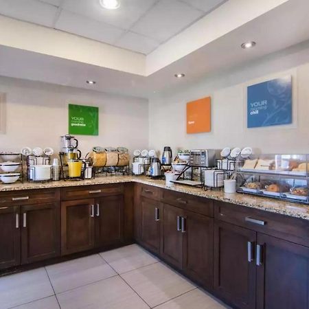 Comfort Inn & Suites South YYC Exteriör bild