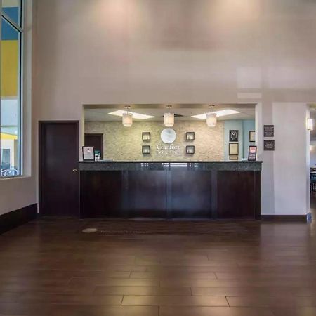 Comfort Inn & Suites South YYC Exteriör bild