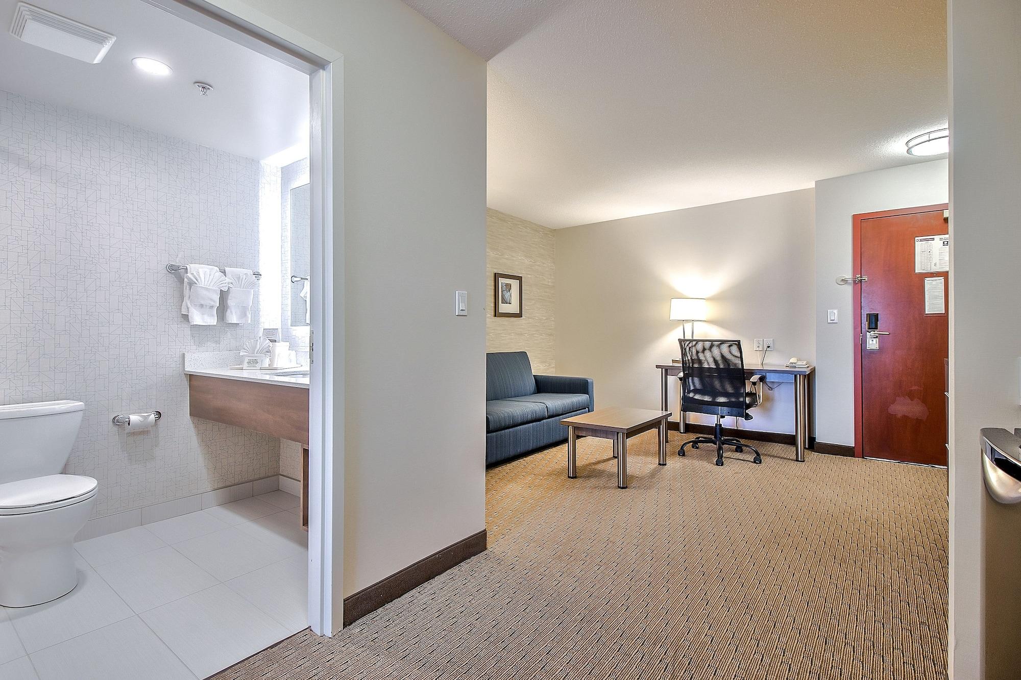 Comfort Inn & Suites South YYC Exteriör bild