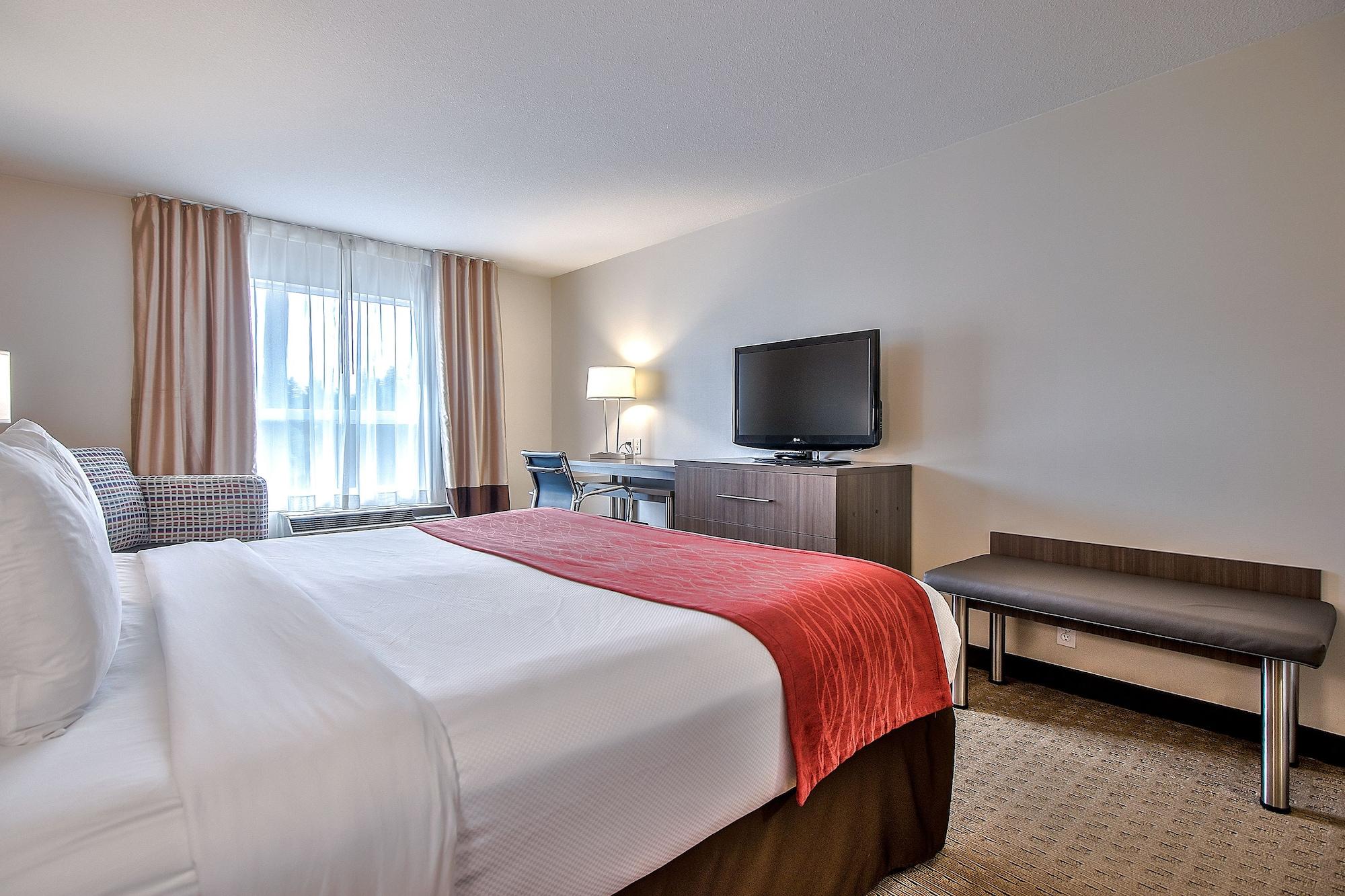Comfort Inn & Suites South YYC Exteriör bild