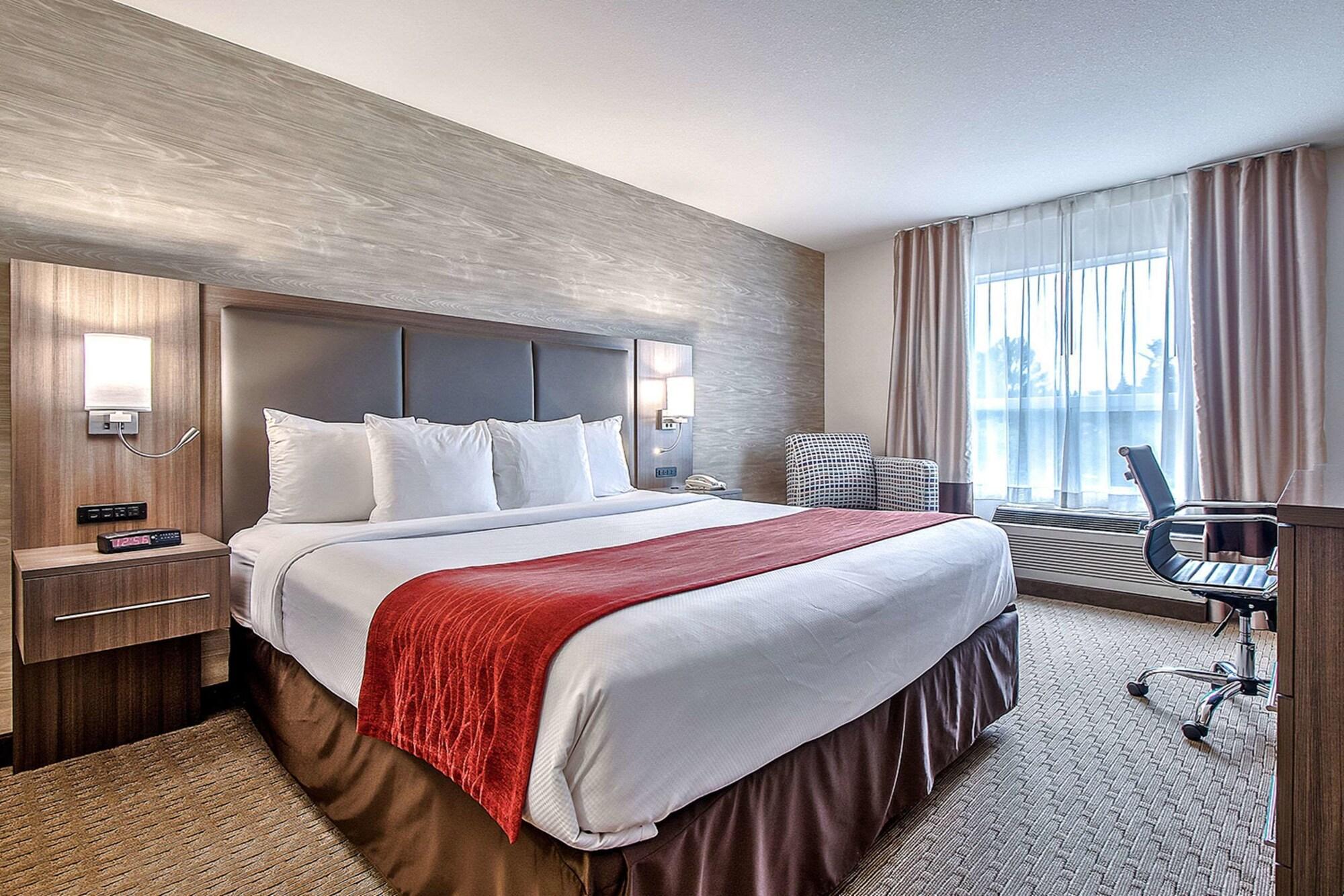 Comfort Inn & Suites South YYC Exteriör bild