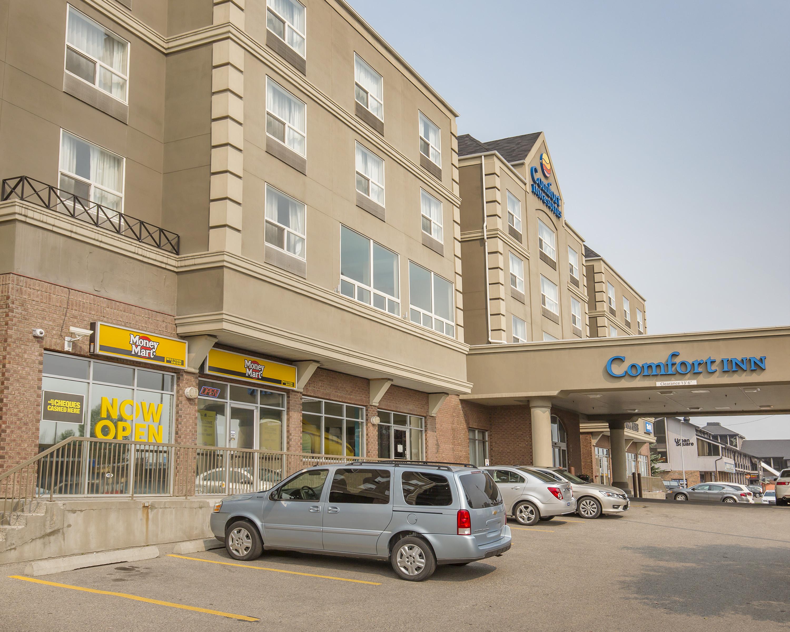 Comfort Inn & Suites South YYC Exteriör bild