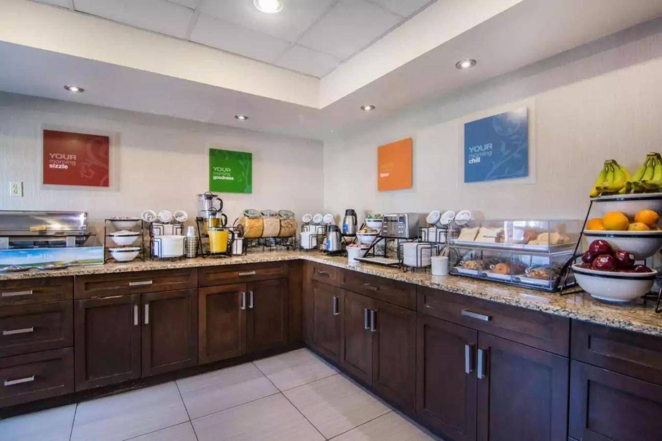 Comfort Inn & Suites South YYC Exteriör bild