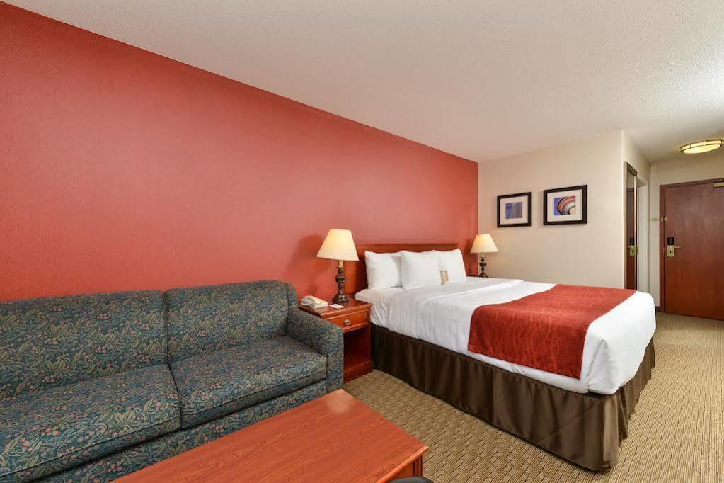 Comfort Inn & Suites South YYC Exteriör bild
