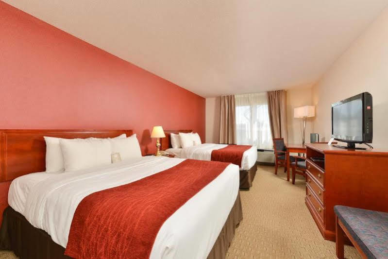 Comfort Inn & Suites South YYC Exteriör bild