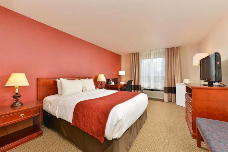 Comfort Inn & Suites South YYC Exteriör bild