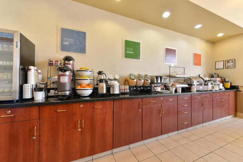 Comfort Inn & Suites South YYC Exteriör bild
